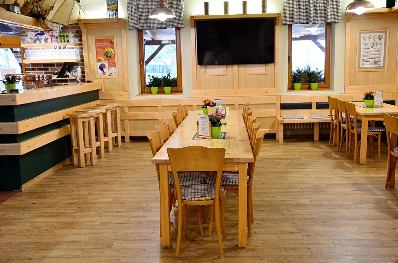 Balonovy Hotel A Pivovar Radesin Bagian luar foto